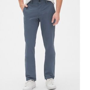 Gap Slim Light weight Khaki 30x32